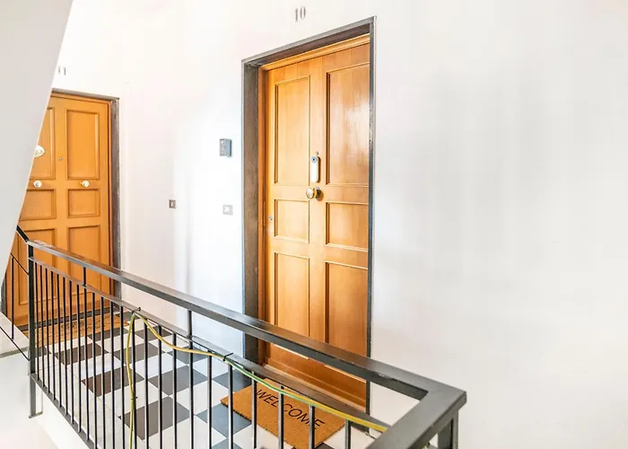 Modern In The Heart Of The Center Janov
